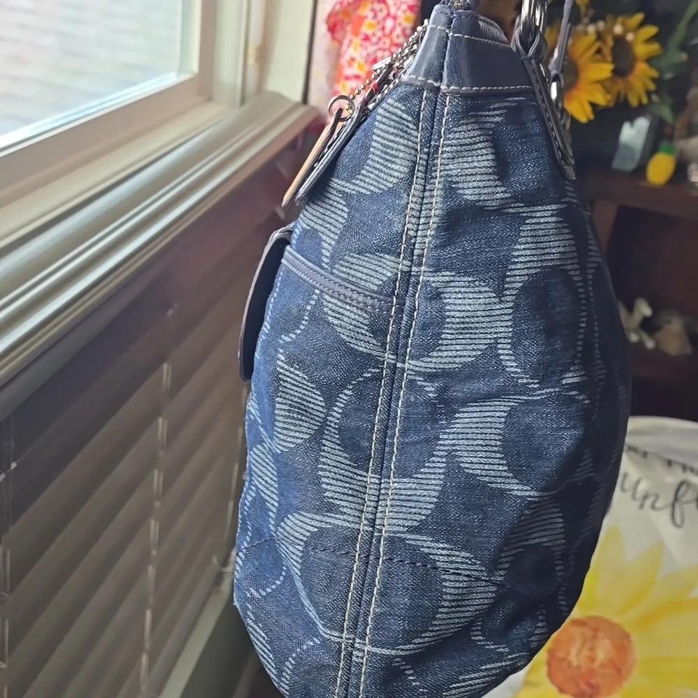 Coach Whipstitch POPPY OPTIC DENIM Tote EUC, Double zip wallet, 2 Purse Pillows - Picture 5 of 17